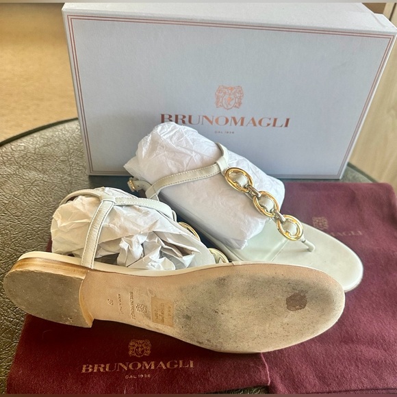 BRUNO MAGLI MARINA LEATHER EMBELLISHED THONG SANDAL - OFF WHITE. Size 9M - Picture 7 of 8